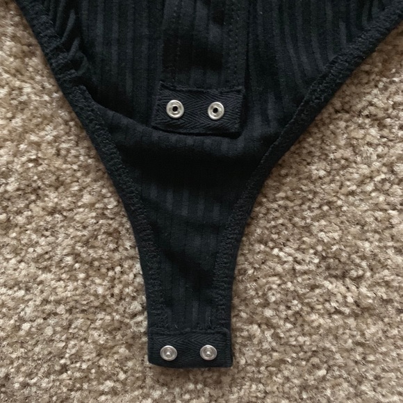 ⚡️ 3/$20 ⚡️ Kendall & Kylie • Bodysuit - Picture 4 of 5